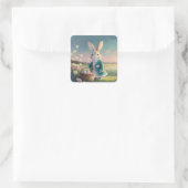 Niedlicher Osterhase mit blauer Jacke Quadratischer Aufkleber (Tasche)