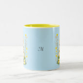 Niedlicher Osterhase mit Blume und Monogramm Zweifarbige Tasse (Mittel)