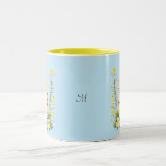 Niedlicher Osterhase mit Blume und Monogramm Zweifarbige Tasse (Mittel)