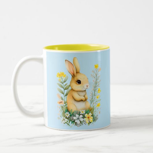 Niedlicher Osterhase mit Blume und Monogramm Zweifarbige Tasse (Links)