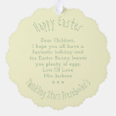 Niedlicher Osterhase mit Eiern im Vorschulgelb Ornament Karte (Rückseite)