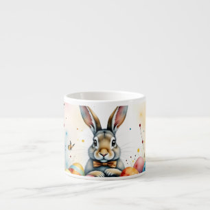 Niedlicher Osterhase mit farbenfrohen bemalten Eie Espressotasse