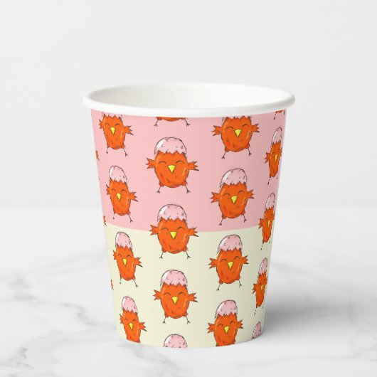 Niedlicher Osterkick mit Eggshell Muster Party Pappbecher (Rückseite)