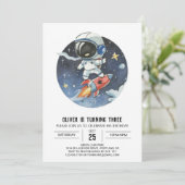 Niedlicher Outerspace Digital Astronaut Boy Geburt Einladung (Stehend Vorderseite)