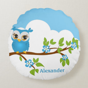 Niedlicher Owl Boy auf einem Zweigkissen Rundes Kissen