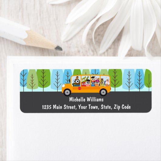 Niedlicher Owl School-Busfahrer (Insitu)