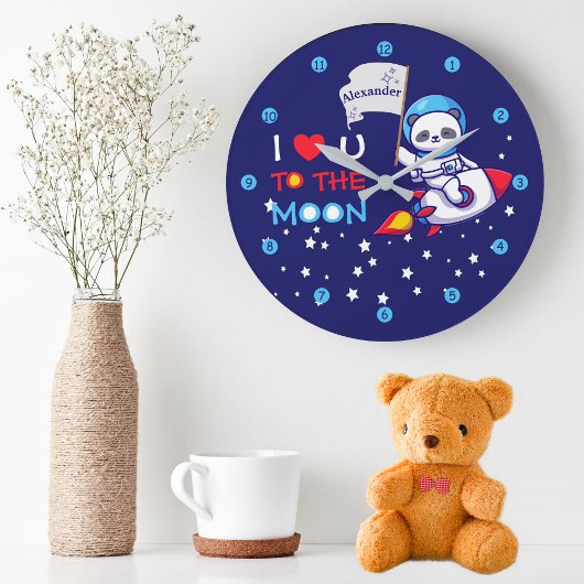Niedlicher Panda Bär auf Raketenschiff Kinder Pers Große Wanduhr