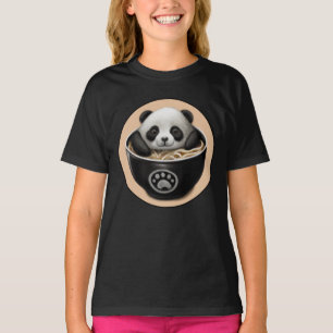 Niedlicher Panda-Bär, der in einer Schüssel Ramen T-Shirt