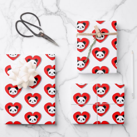 Niedlicher Panda-Bär im roten Herzen Geschenkpapier Set (Vorderseite)