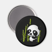 Niedlicher Panda-Bär in einem Bambushain. Magnet (Vorderseite/Rückseite)