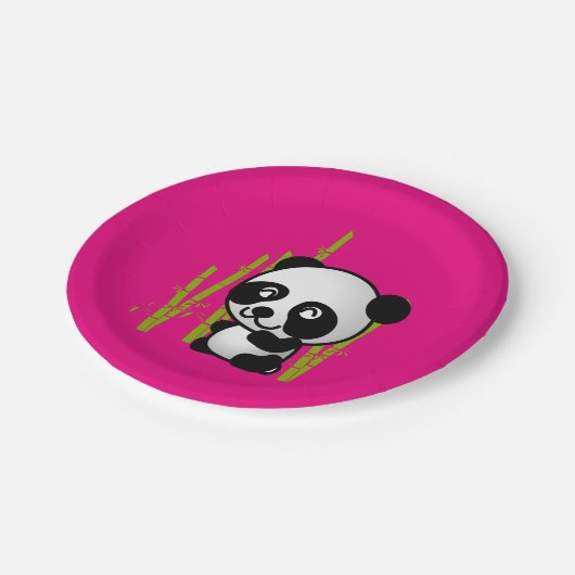 Niedlicher Panda-Bär in einem Bambushain. Pappteller (Schrägansicht)