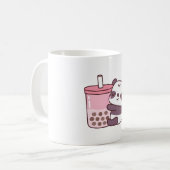 Niedlicher Panda, der Erdbeermilch Tee mit Kaffeetasse (Vorderseite Links)