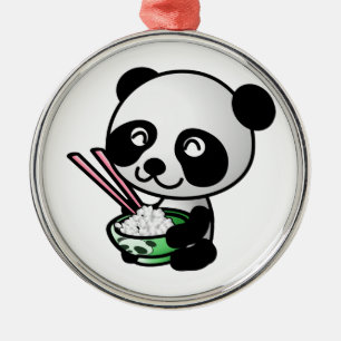 Niedlicher Panda, der Reis von der Schüssel mit Silbernes Ornament