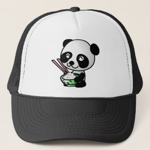Niedlicher Panda, der Reis von der Schüssel mit Truckerkappe