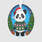 Niedlicher Panda in Weihnachtspullover trägt Santa Ornament (Vorderseite)