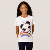 Niedlicher Panda mit kawaii Nahrung auf Regenbogen T-Shirt (Vorne ganz)