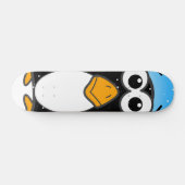 Niedlicher Penguin Cartoon Illustriert Blue Skateboard (Horizontal)