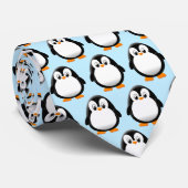 Niedlicher Penguin Cartoon Light Blue Krawatte (Gerollt)