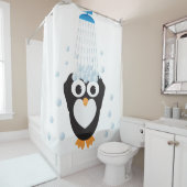 Niedlicher Penguin, der eine Dusche nimmt Duschvorhang (Beispiel)