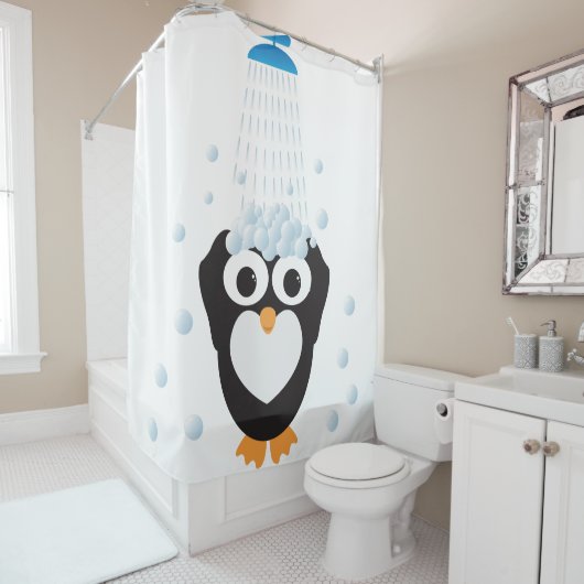 Niedlicher Penguin, der eine Dusche nimmt Duschvorhang (Beispiel)