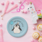 Niedlicher Penguin mit Blue Balloon Personalisiert Pappteller (Party)