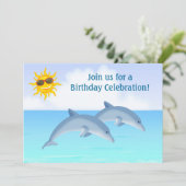 Niedlicher Personalisierter Delphinstrand Geburtst Einladung (Stehend Vorderseite)