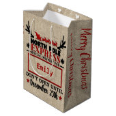 Niedlicher Personalisierter Offizieller Santa Sack Mittlere Geschenktüte (Rückseite Schrägansicht)