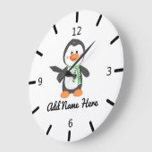 Niedlicher Personalisierter Pinguin Große Wanduhr (Winkel)
