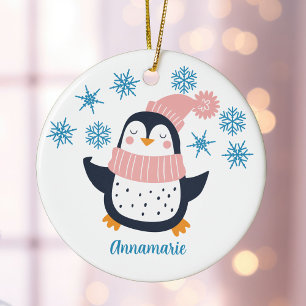 Niedlicher Personalisierter Pinguin Pink Scarf Wei Keramik Ornament