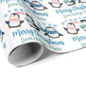 Niedlicher Personalisierter Winterpinguin Snowflak Geschenkpapier (Rolleneckpunkt)