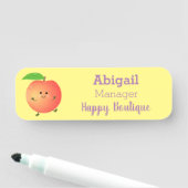 Niedlicher Pfirsichgelber Cartoon Namensschild (Beispiel)