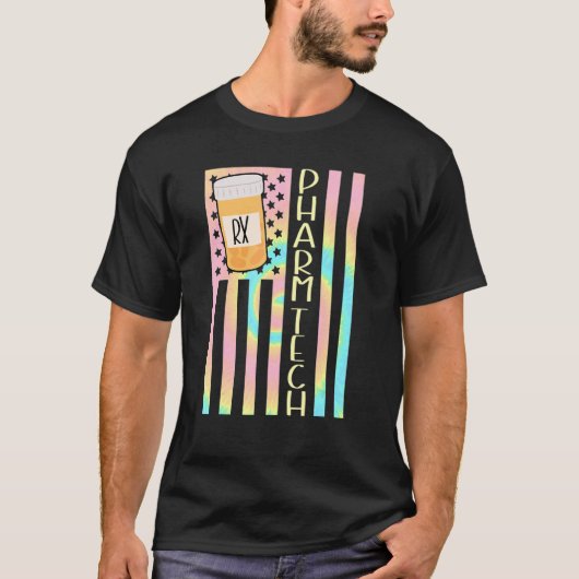 niedlicher Pharmazie-Techniker unter amerikanische T-Shirt (Vorderseite)