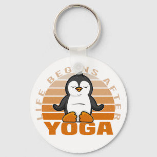 Niedlicher Pinguin, der Yoga macht. lustige Yoga-P Schlüsselanhänger