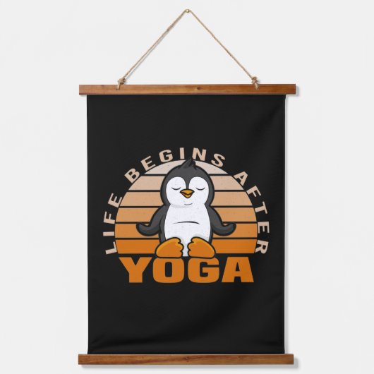 Niedlicher Pinguin, der Yoga macht. lustige Yoga-P Wandteppich Mit Holzrahmen (Vorderseite)