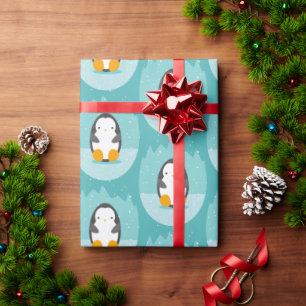 Niedlicher Pinguin im Muster des "Blue Winter Cart Geschenkpapier