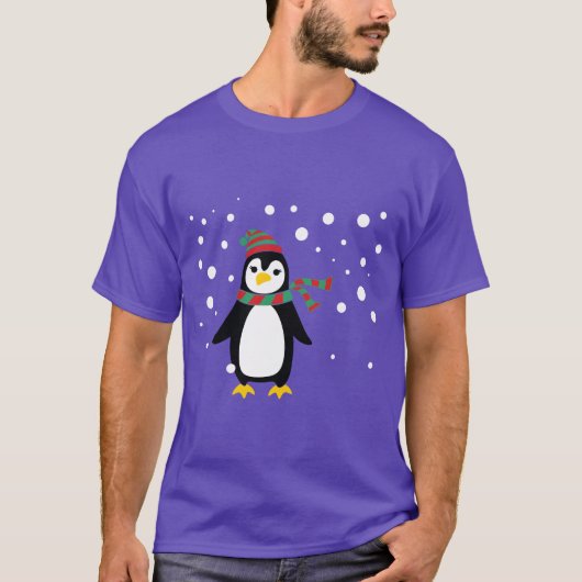 Niedlicher Pinguin im Schnee T-Shirt (Vorderseite)