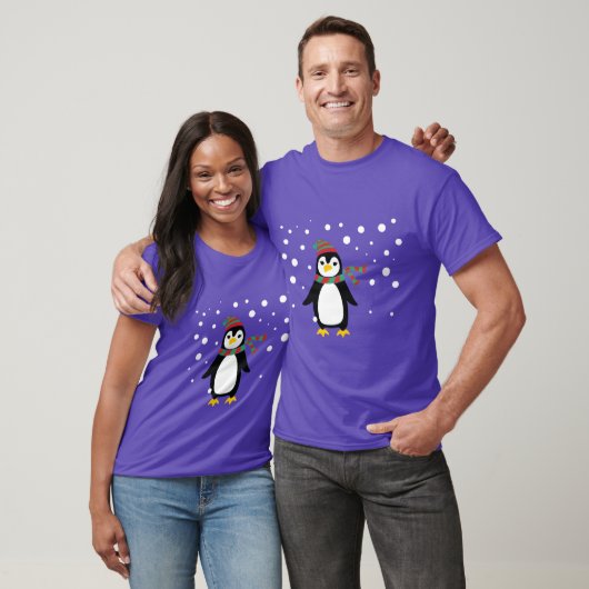 Niedlicher Pinguin im Schnee T-Shirt (Unisex)