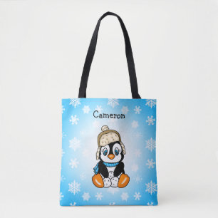 Niedlicher Pinguin im Wintersportort mit Snowballs Tasche