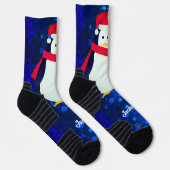 Niedlicher Pinguin in der Weihnachtsmannmütze Socken (Rechts)