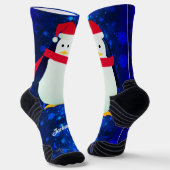 Niedlicher Pinguin in der Weihnachtsmannmütze Socken (Gewinkelt)