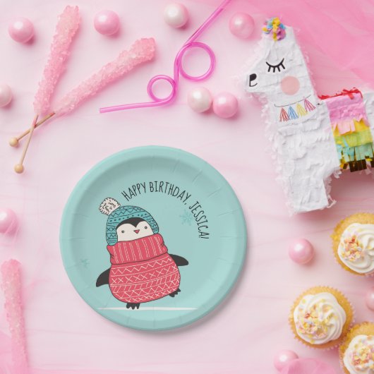 Niedlicher Pinguin in einem Sweater Personalisiert Pappteller (Party)