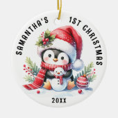 Niedlicher Pinguin in Red Babys 1. Weihnachtsfeier Keramik Ornament (Vorne)