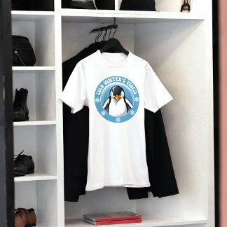 Niedlicher Pinguin, kalter Winterbrunnen T-Shirt