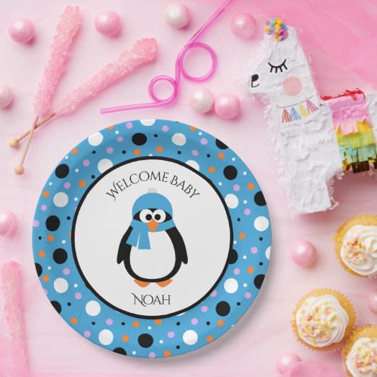 Niedlicher Pinguin mit Blahut und Scarf Polka-Dots Pappteller (Party)