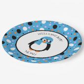 Niedlicher Pinguin mit Blahut und Scarf Polka-Dots Pappteller (Schrägansicht)