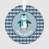 Niedlicher Pinguin mit Earmuffs Peace and Joy Ornament (Vorderseite)