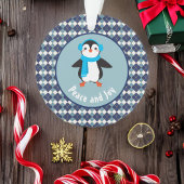 Niedlicher Pinguin mit Earmuffs Peace and Joy Ornament