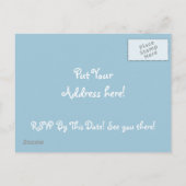 Niedlicher Pinguin mit gestreiftem Scarf individue Einladungspostkarte (Rückseite)