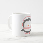 Niedlicher Pinguin mit rosa Ohrmuffeln Kaffeetasse (Vorderseite Links)