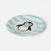 Niedlicher Pinguin mit türkisfarbenem Bowtie Pappteller (Schrägansicht)